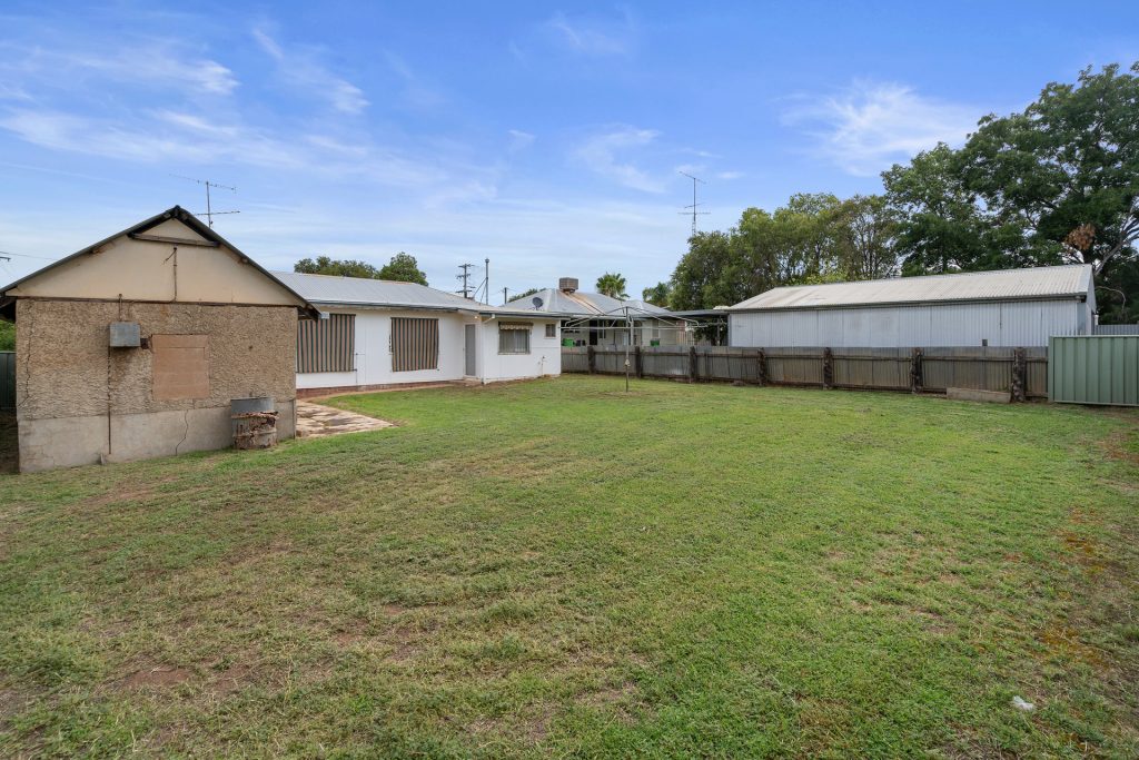 21 Dalgetty Street, Narrandera NSW 2700 - photo 12