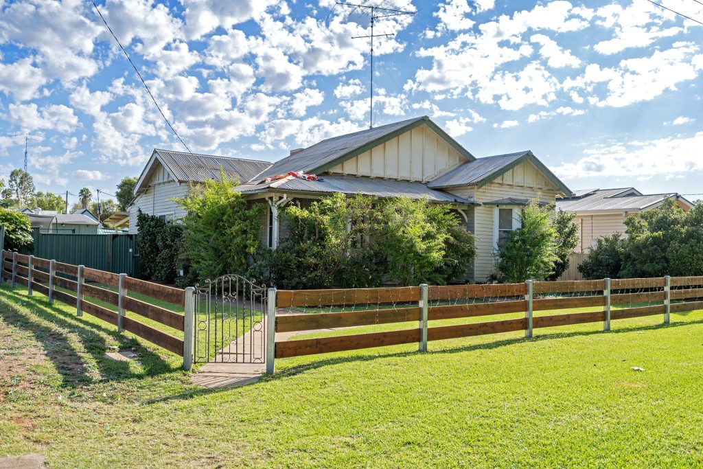 19 Victoria Avenue, Narrandera NSW 2700 - McGrath Riverina