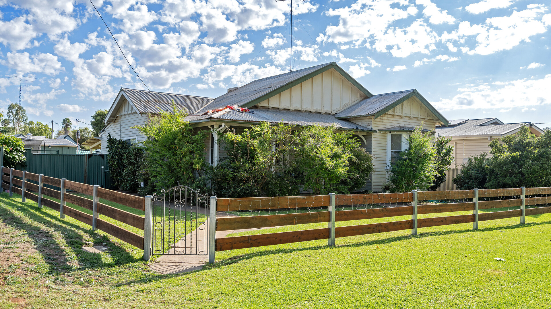 19 Victoria Avenue, Narrandera NSW 2700 - McGrath Riverina
