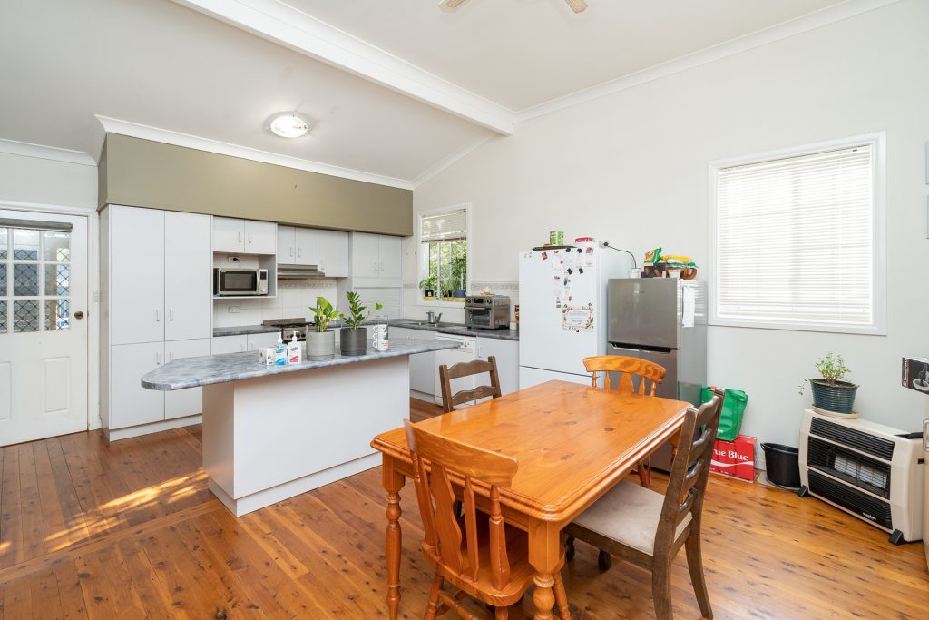 19 Victoria Avenue, Narrandera NSW 2700 - photo 4