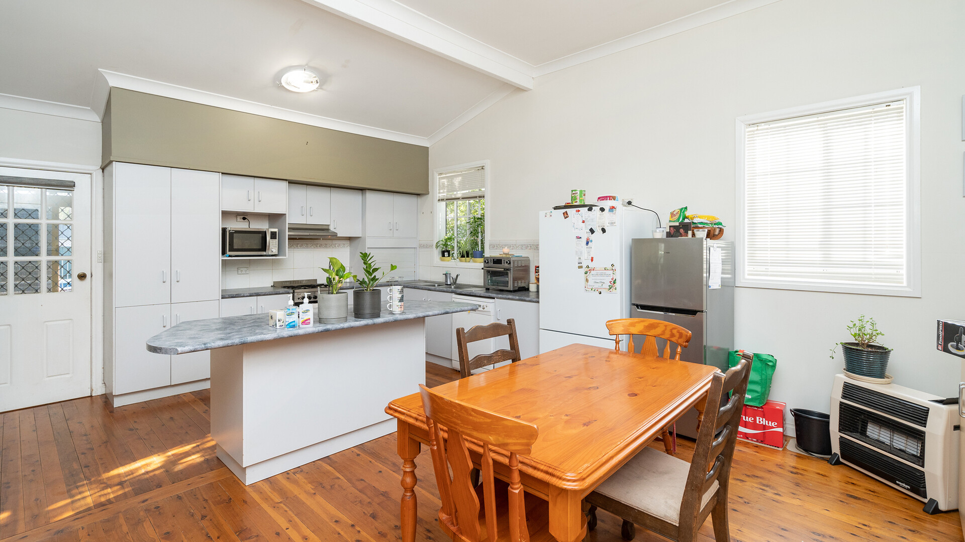 19 Victoria Avenue, Narrandera NSW 2700 - photo 4