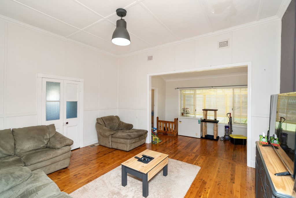 19 Victoria Avenue, Narrandera NSW 2700 - photo 5