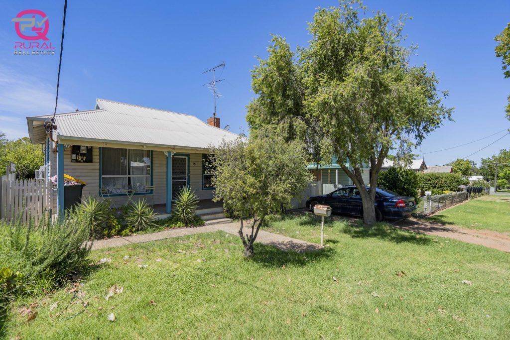 15 Arthur Street, Narrandera NSW 2700 - photo 4