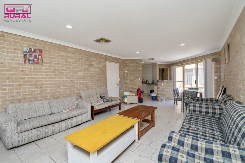 5/185 Palm Avenue, Leeton NSW 2705 - photo 4
