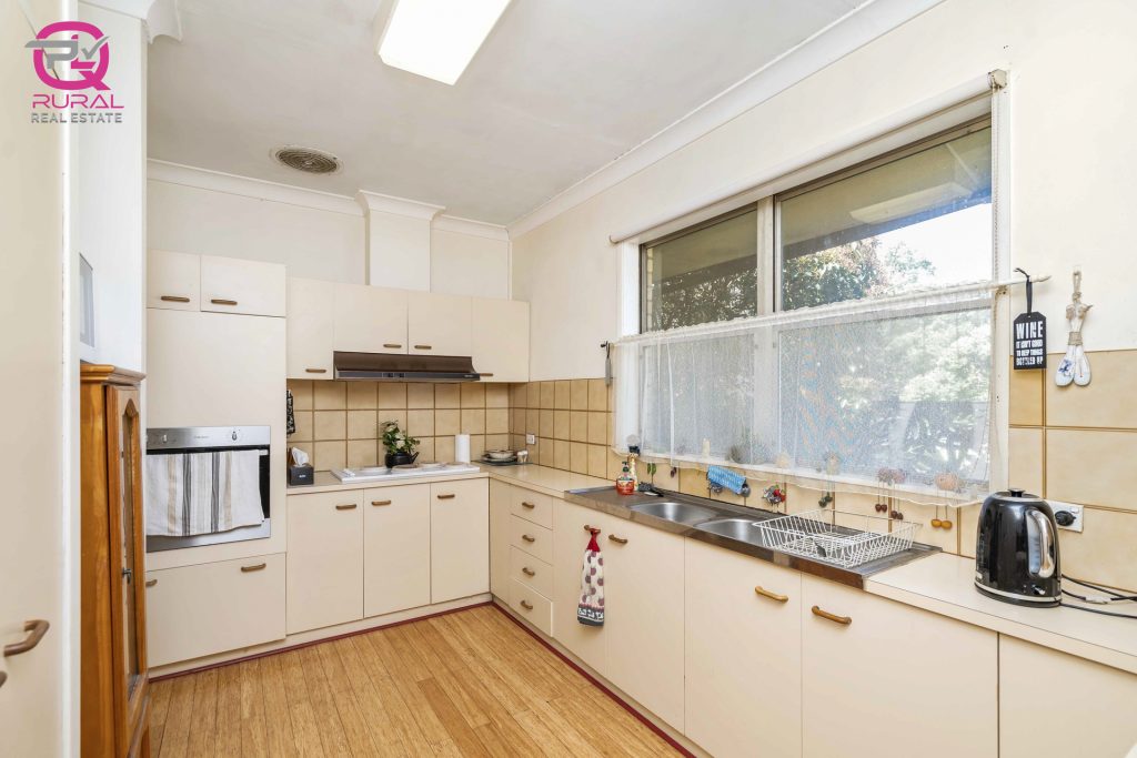 144 Kitchener Road, Temora NSW 2666 - photo 8
