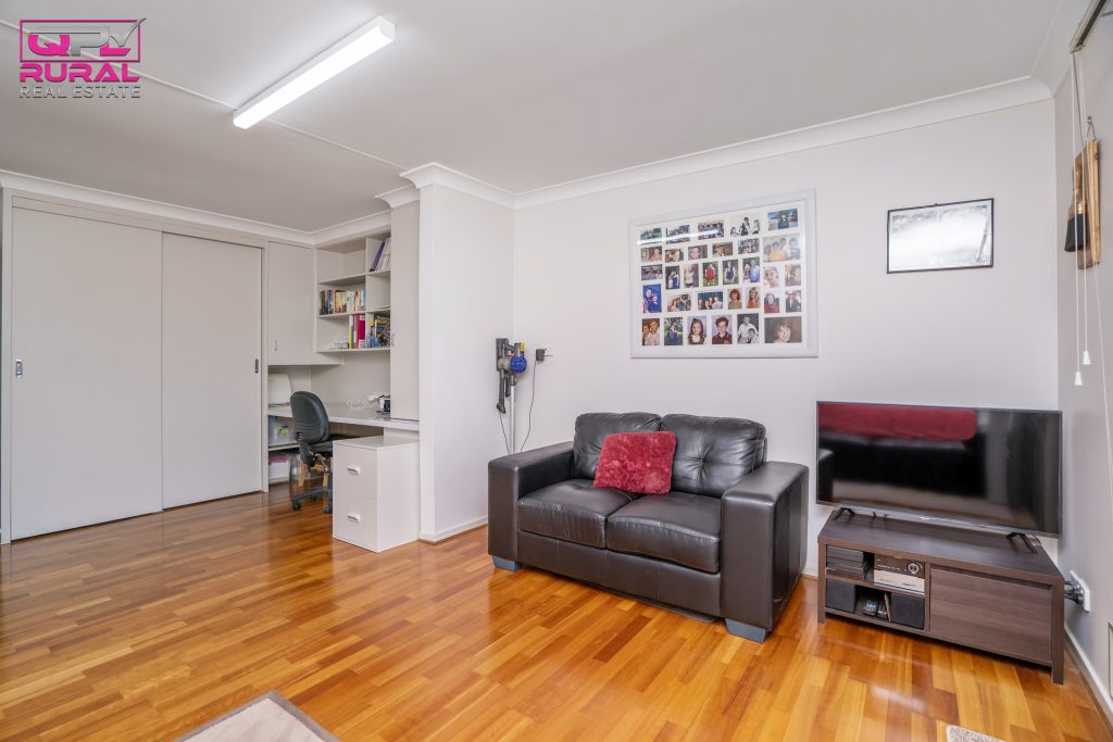 122 Camp Street, Temora NSW 2666 - photo 11