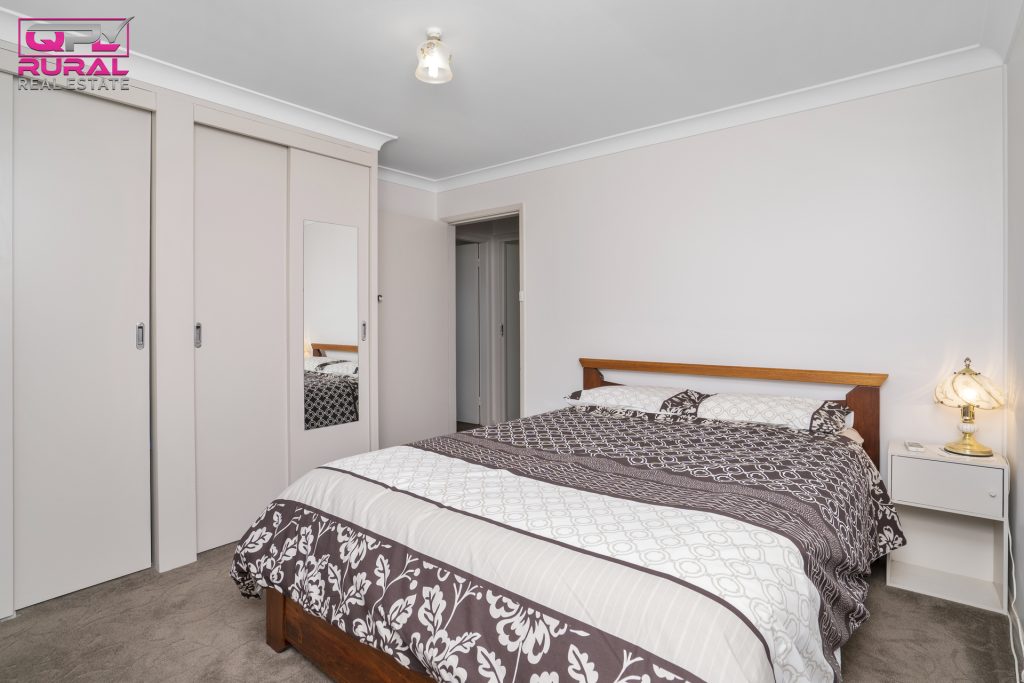 122 Camp Street, Temora NSW 2666 - photo 12