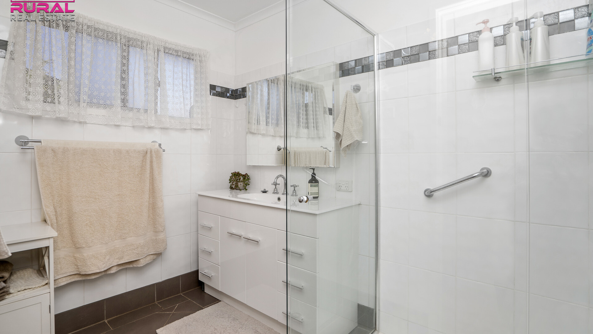 122 Camp Street, Temora NSW 2666 - photo 15
