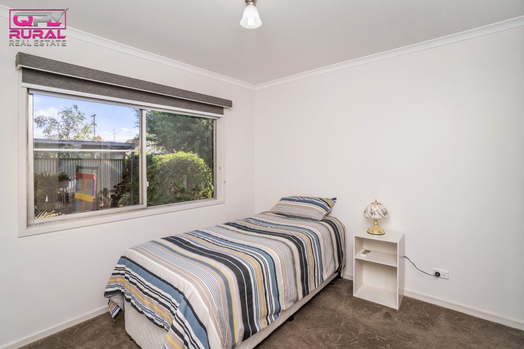 122 Camp Street, Temora NSW 2666 - photo 16
