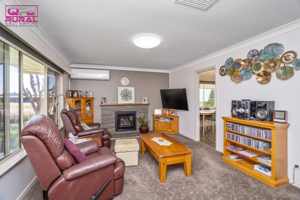 122 Camp Street, Temora NSW 2666 - photo 3