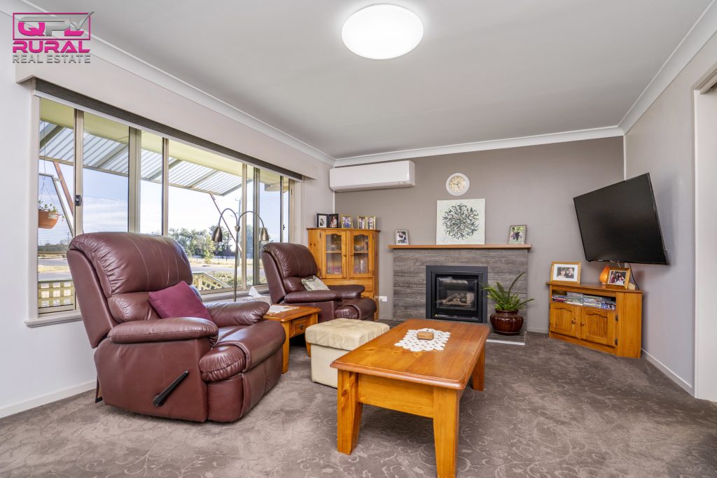 122 Camp Street, Temora NSW 2666 - photo 4