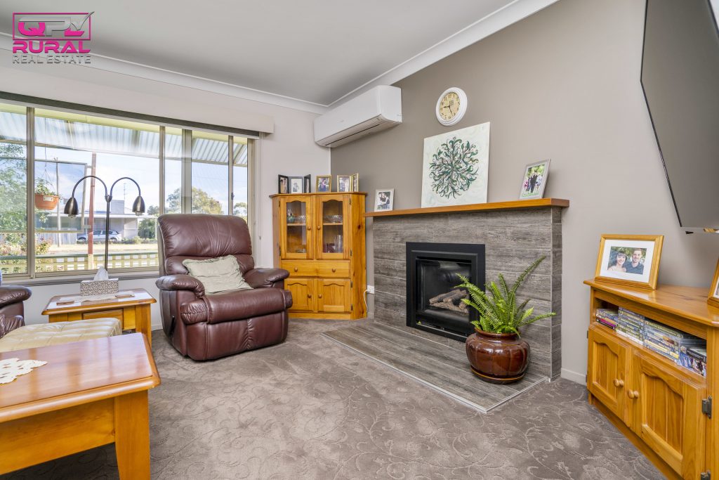 122 Camp Street, Temora NSW 2666 - photo 5