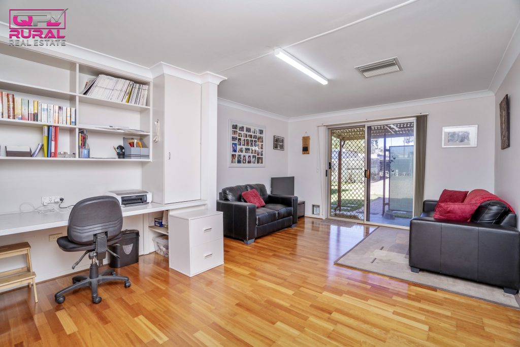 122 Camp Street, Temora NSW 2666 - photo 10