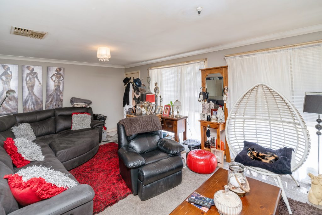 92 Twynam Street, Narrandera NSW 2700 - photo 5