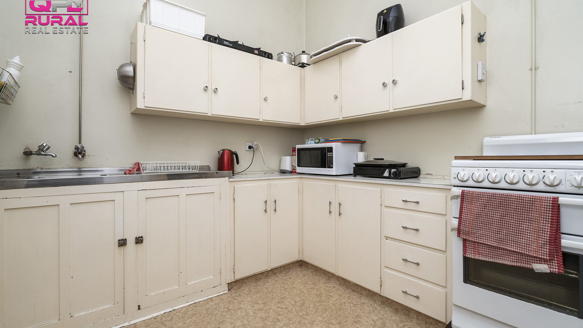 90-96 Larmer Street, Narrandera NSW 2700 - photo 6