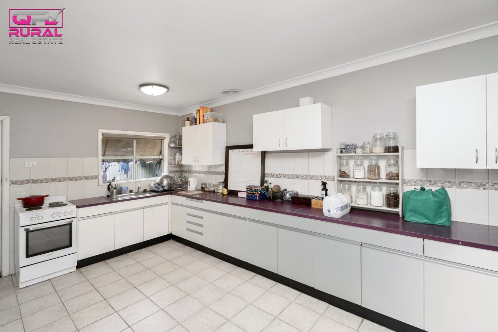 11 Shady Street, Narrandera NSW 2700 - photo 2