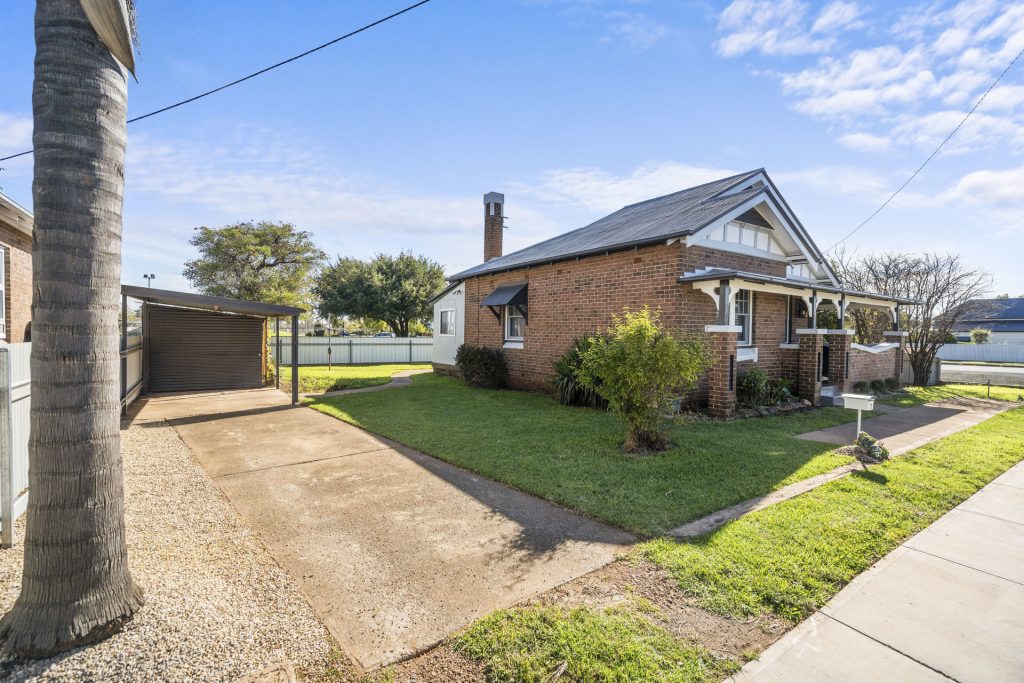 79 Parkes Street, Temora NSW 2666 - photo 4