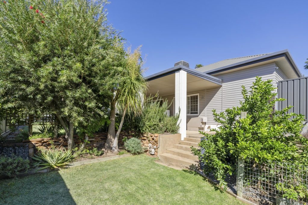 22 Jellinbah Street, Narrandera NSW 2700 - photo 2