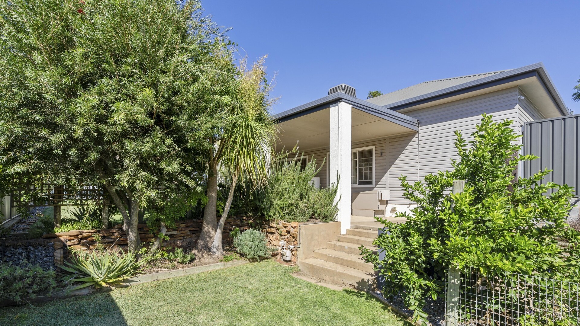 22 Jellinbah Street, Narrandera NSW 2700 - photo 2