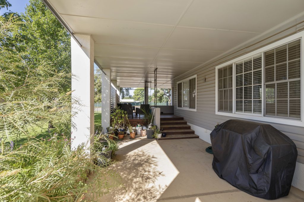 22 Jellinbah Street, Narrandera NSW 2700 - photo 3