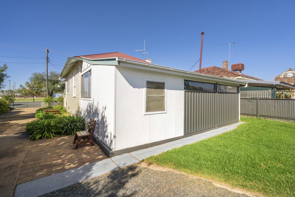 67 Polaris Street, Temora NSW 2666 - photo 11