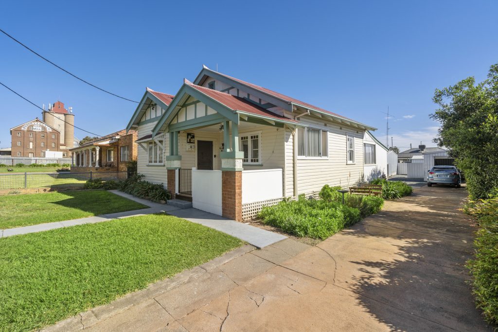 67 Polaris Street, Temora NSW 2666 - photo 3