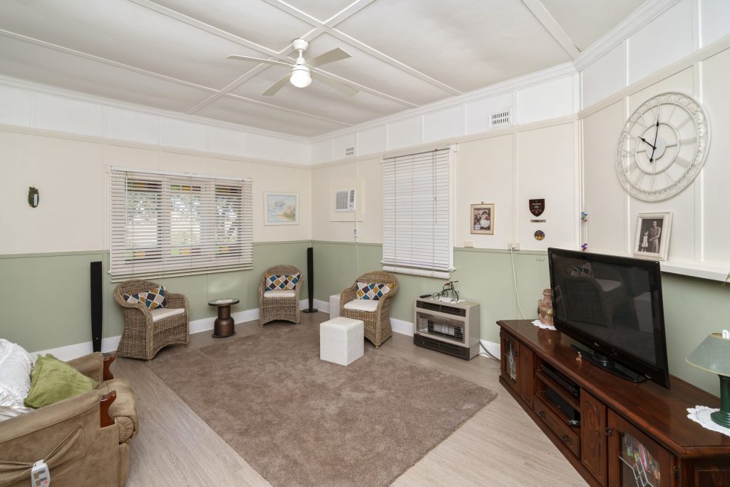 67 Polaris Street, Temora NSW 2666 - photo 4