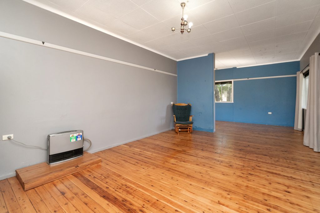 87 Twynam Street, Narrandera NSW 2700 - photo 2