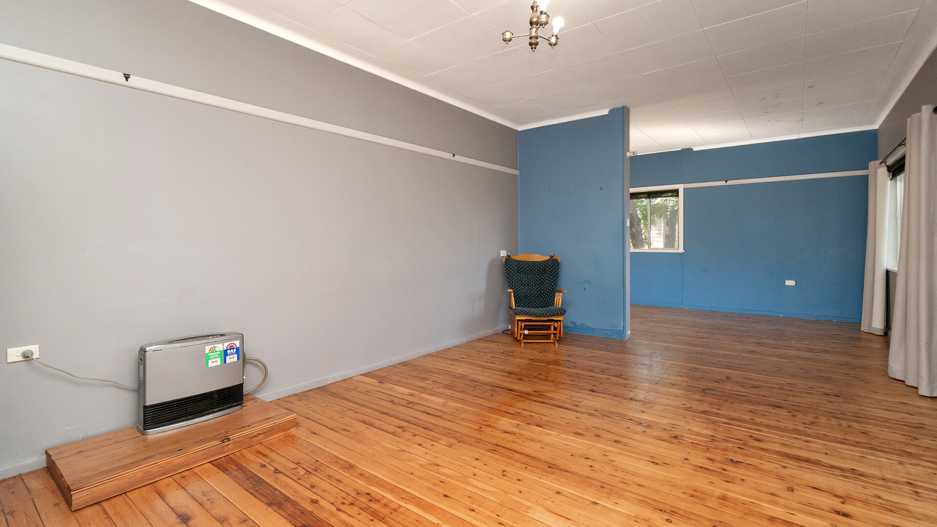 87 Twynam Street, Narrandera NSW 2700 - photo 2