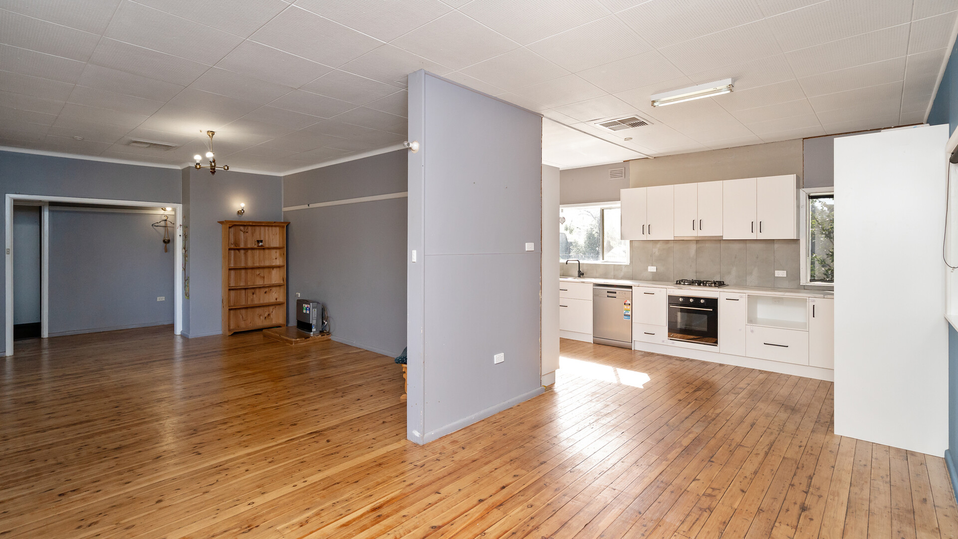 87 Twynam Street, Narrandera NSW 2700 - photo 4