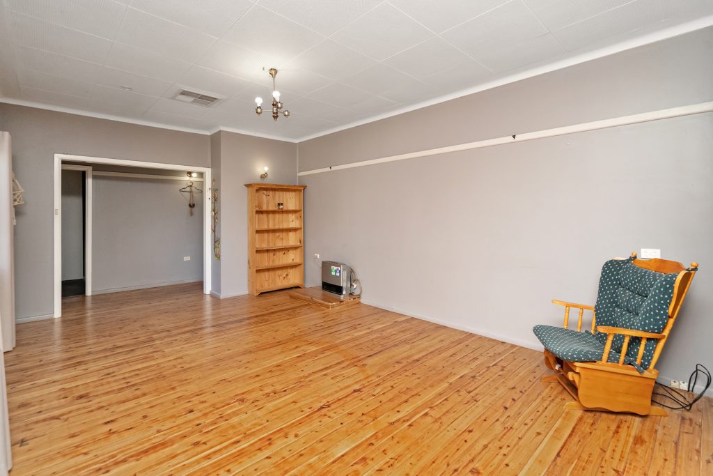 87 Twynam Street, Narrandera NSW 2700 - photo 5
