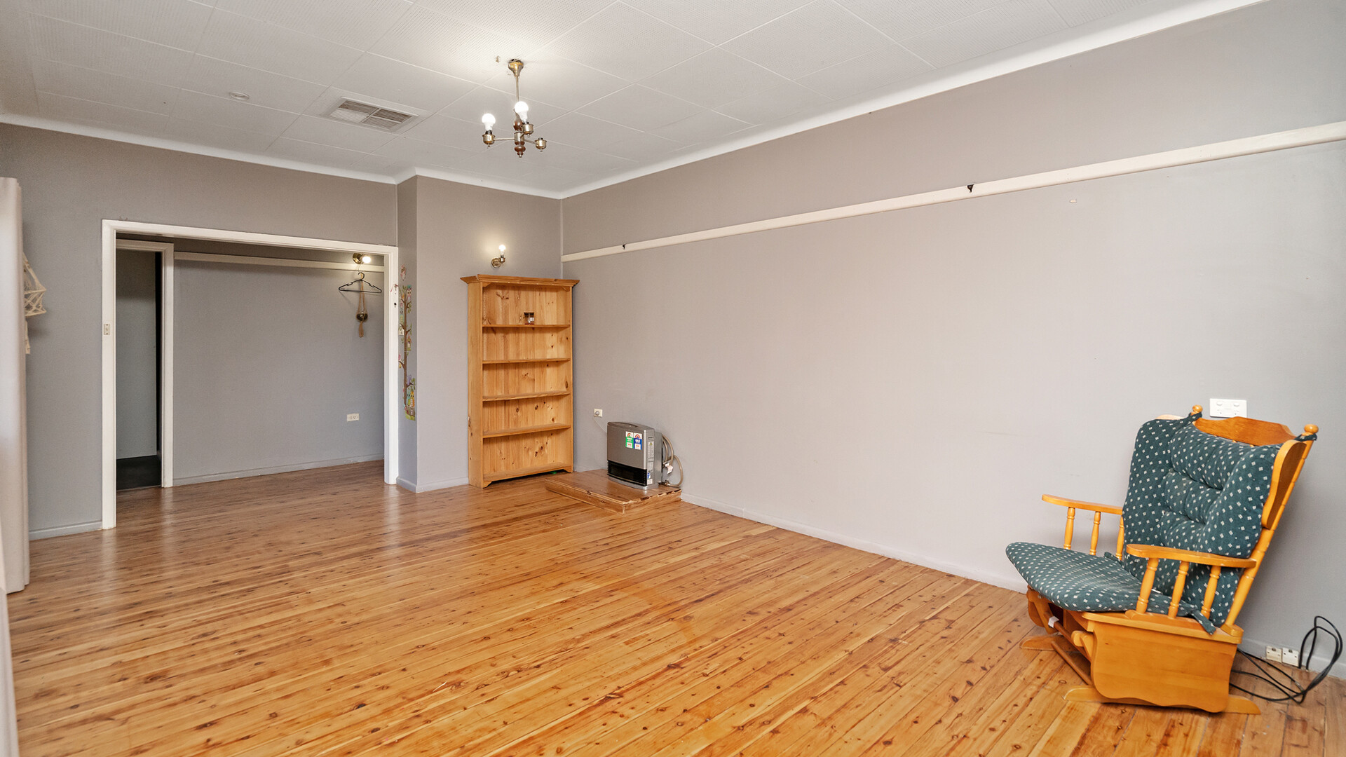87 Twynam Street, Narrandera NSW 2700 - photo 5
