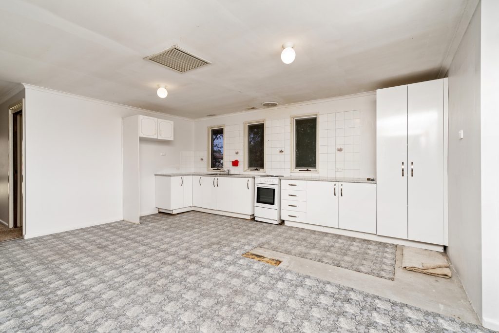 15 Gossamer Street, Leeton NSW 2705 - photo 2