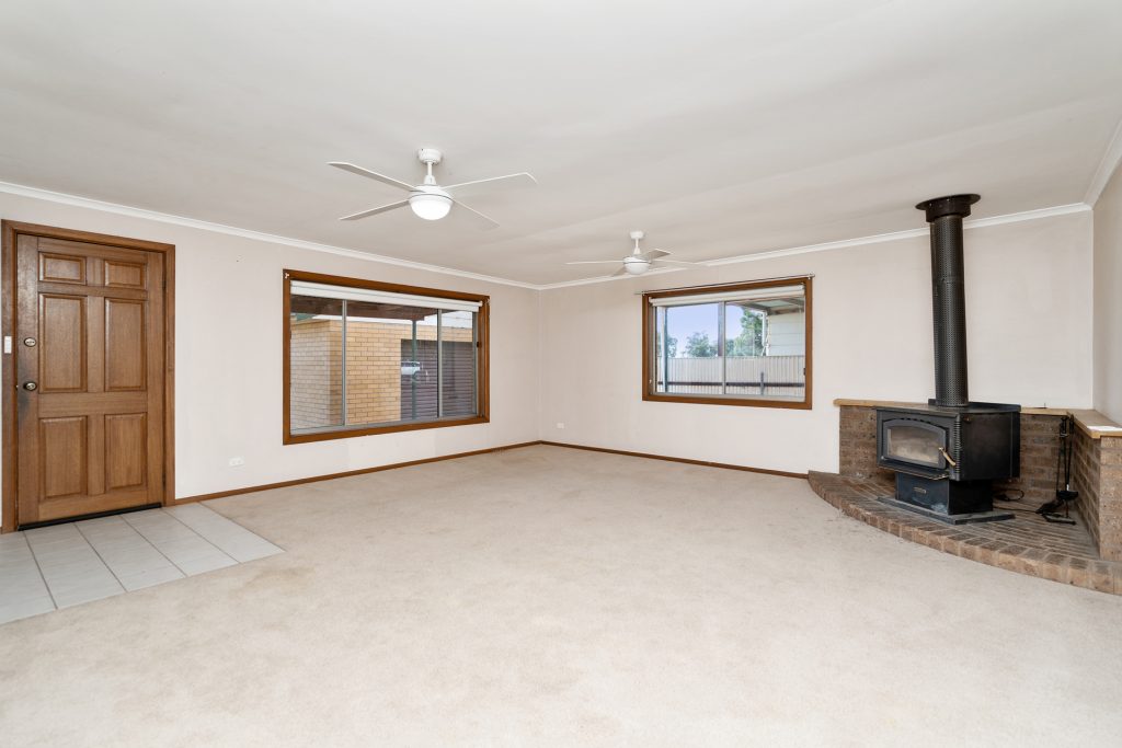 15 Gossamer Street, Leeton NSW 2705 - photo 3