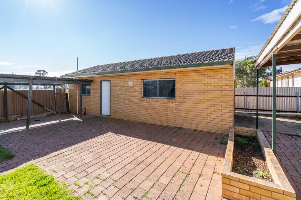 15 Gossamer Street, Leeton NSW 2705 - photo 9