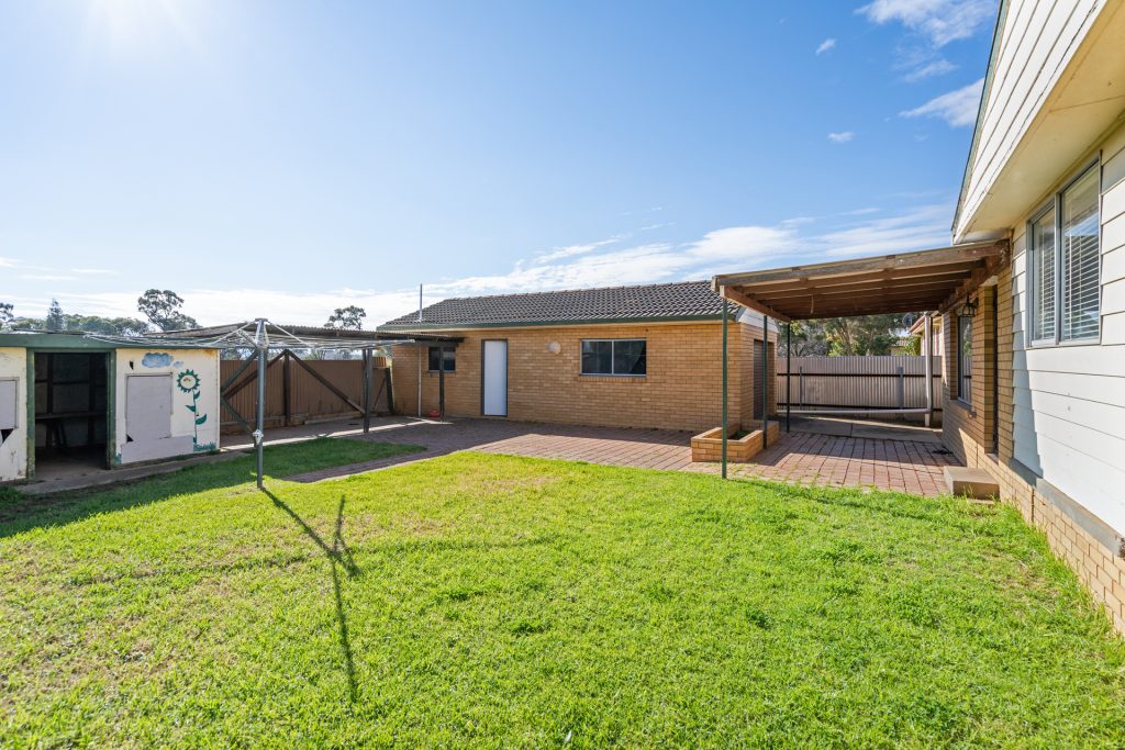 15 Gossamer Street, Leeton NSW 2705 - photo 10