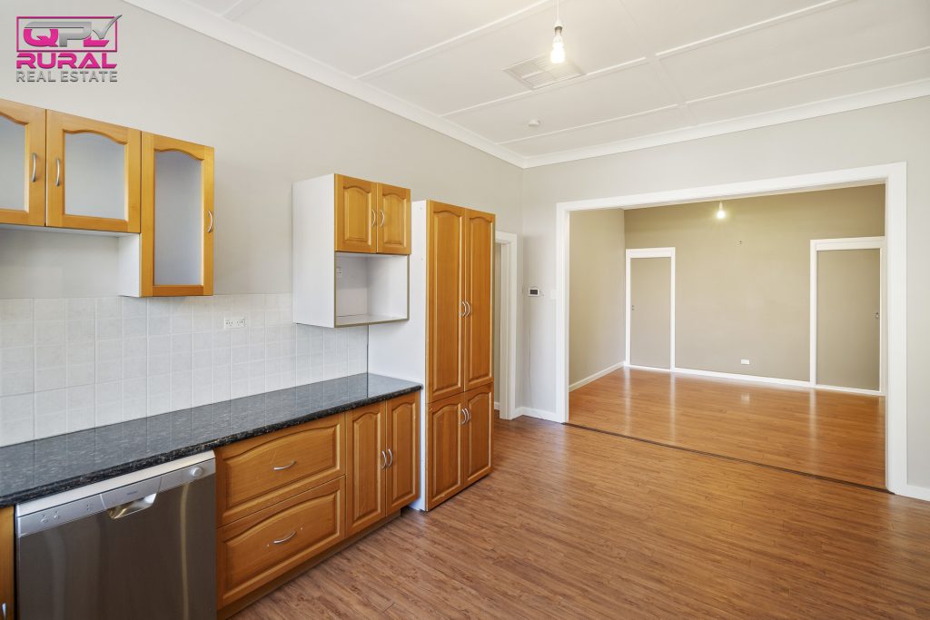 9 Jonsen Street, Narrandera NSW 2700 - photo 2