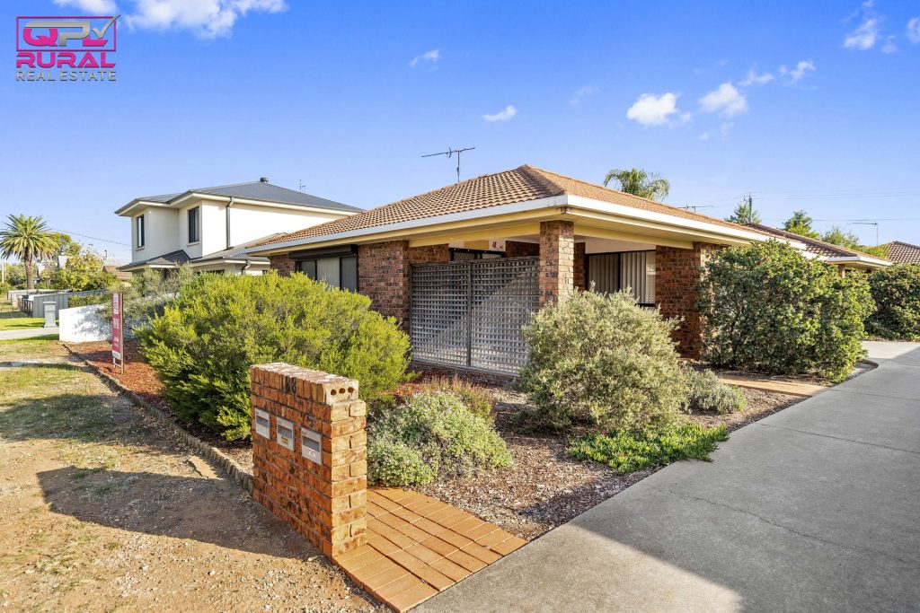 1/188 Deboos Street, Temora NSW 2666 - photo 2