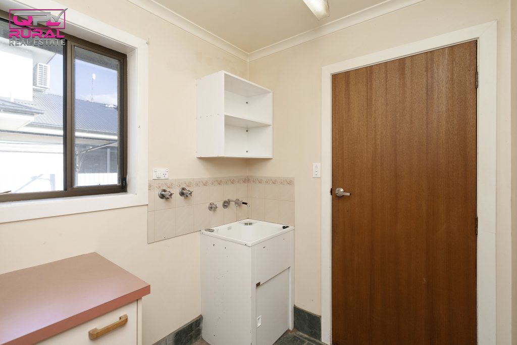 1/188 Deboos Street, Temora NSW 2666 - photo 11