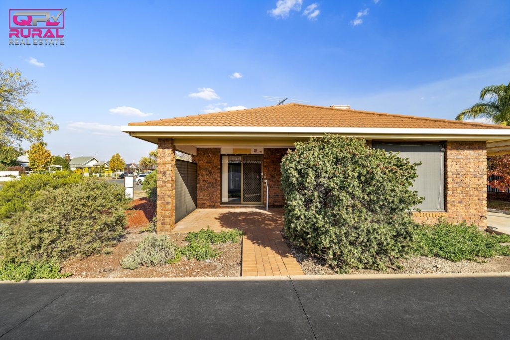 1/188 Deboos Street, Temora NSW 2666 - photo 3