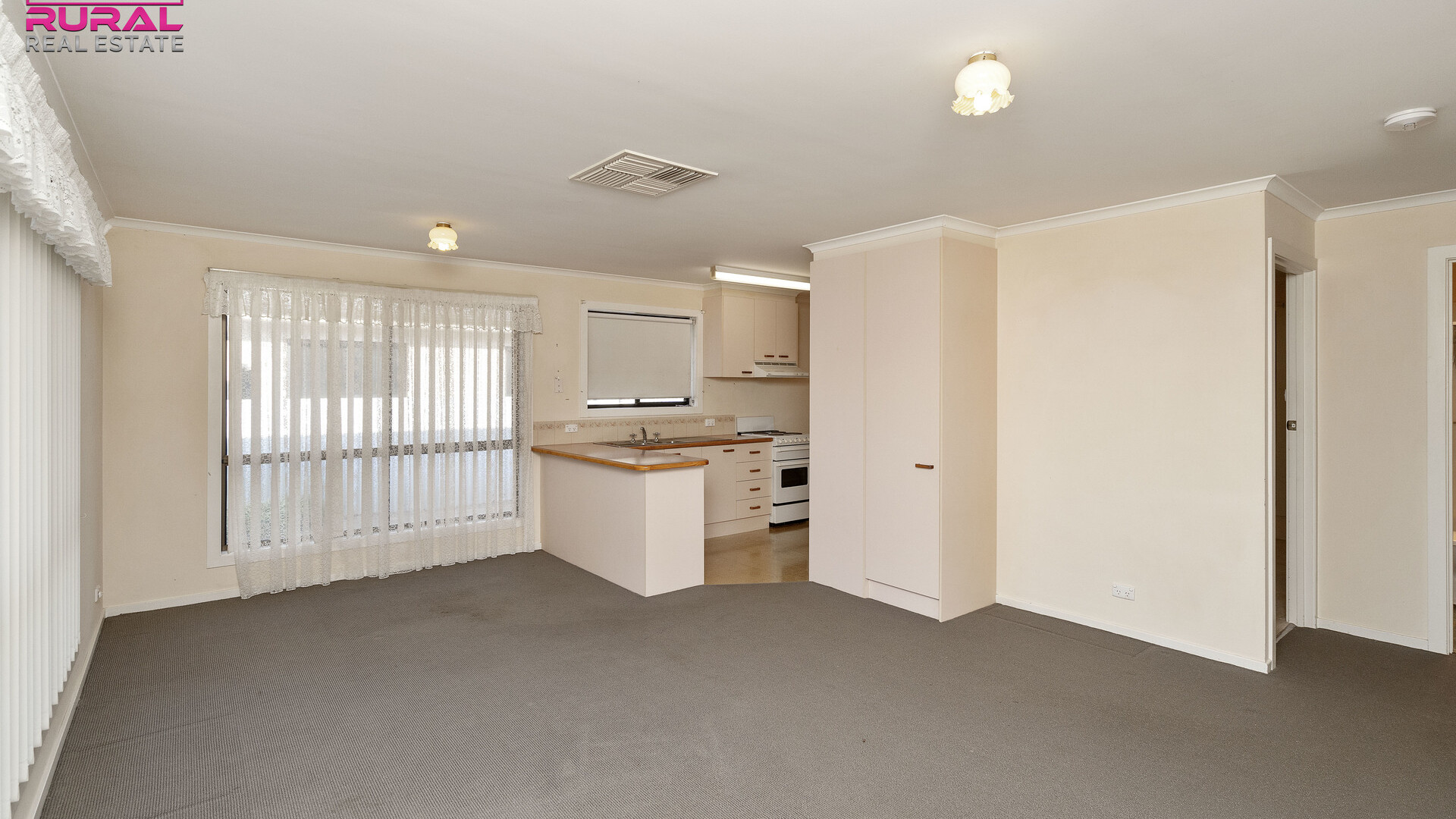1/188 Deboos Street, Temora NSW 2666 - photo 4