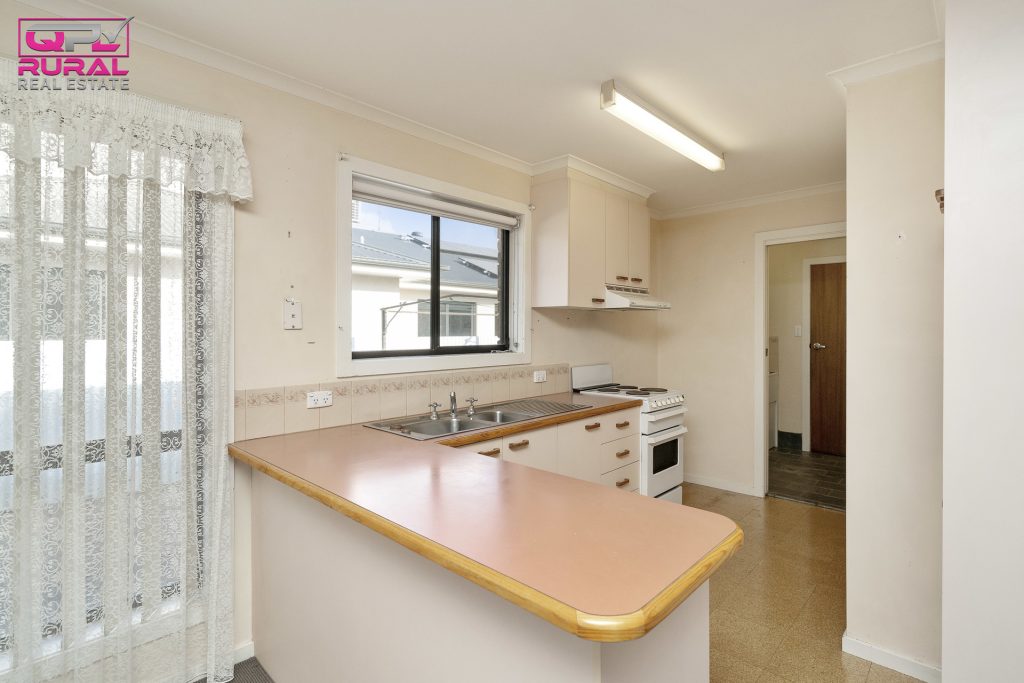 1/188 Deboos Street, Temora NSW 2666 - photo 5