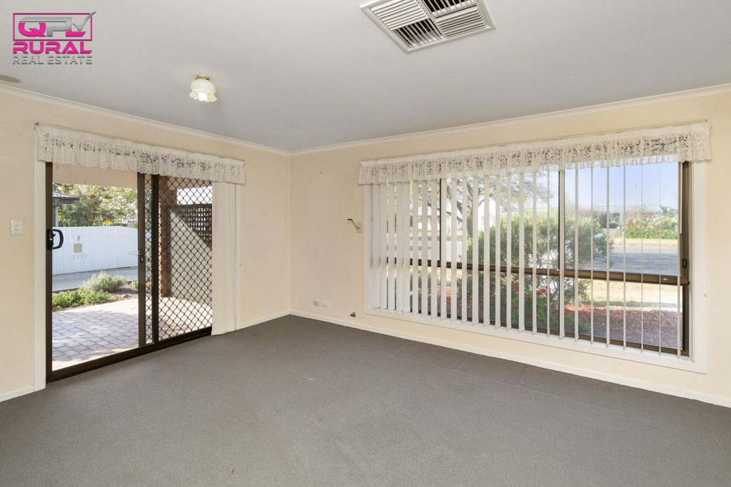 1/188 Deboos Street, Temora NSW 2666 - photo 7