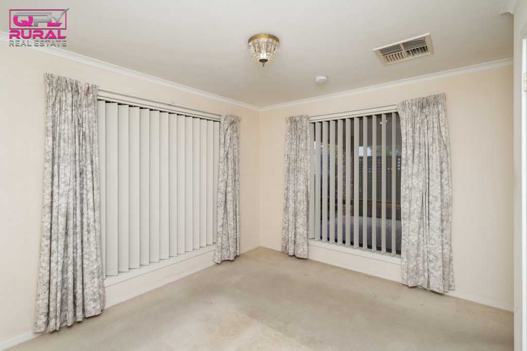 1/188 Deboos Street, Temora NSW 2666 - photo 8
