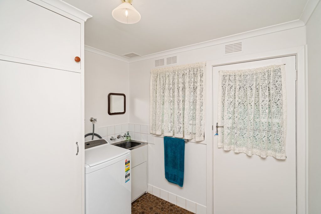 70 Holbrook Street, Temora NSW 2666 - photo 11