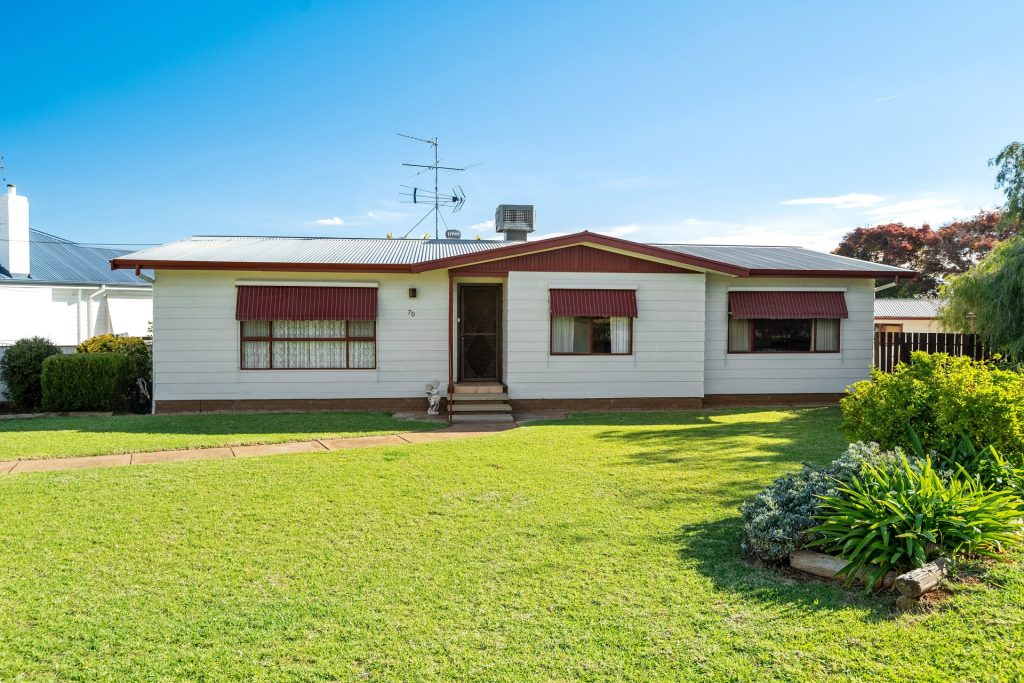 70 Holbrook Street, Temora NSW 2666 - McGrath Riverina