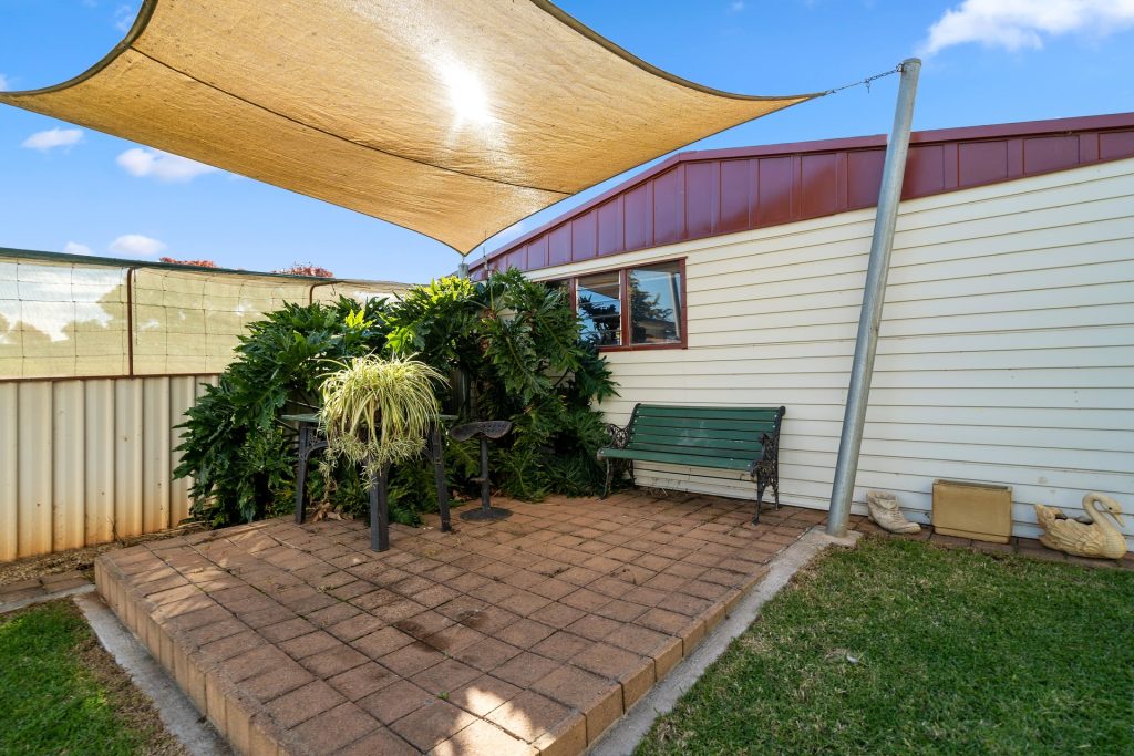 70 Holbrook Street, Temora NSW 2666 - photo 13