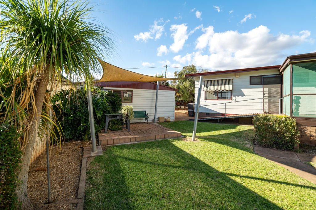 70 Holbrook Street, Temora NSW 2666 - photo 15