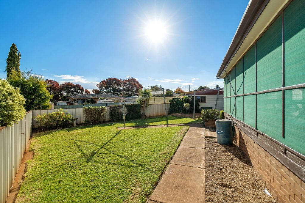 70 Holbrook Street, Temora NSW 2666 - photo 16
