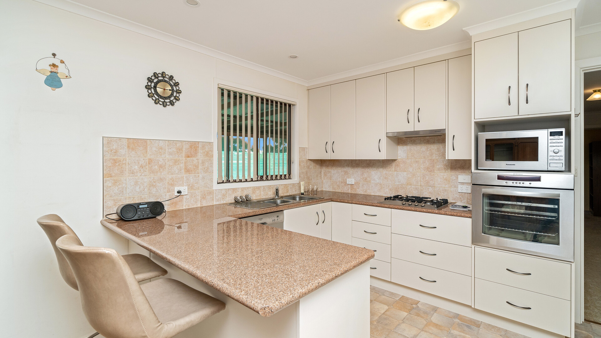 70 Holbrook Street, Temora NSW 2666 - photo 4